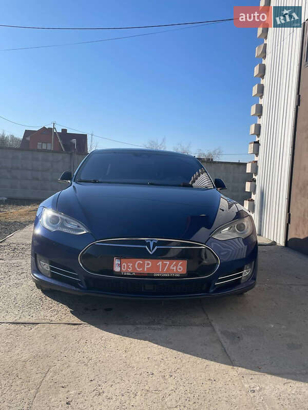 Лифтбек Tesla Model S 2015 в Ровно