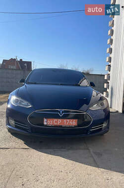 Лифтбек Tesla Model S 2015 в 