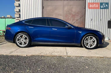 Лифтбек Tesla Model S 2015 в 