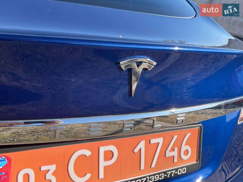 Лифтбек Tesla Model S 2015 в Ровно