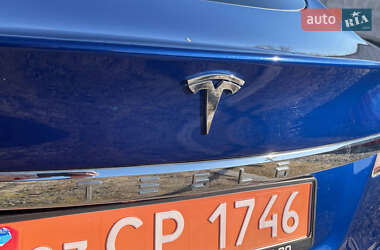 Лифтбек Tesla Model S 2015 в 