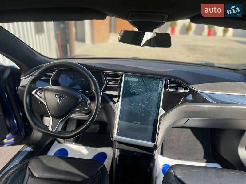 Лифтбек Tesla Model S 2015 в Ровно