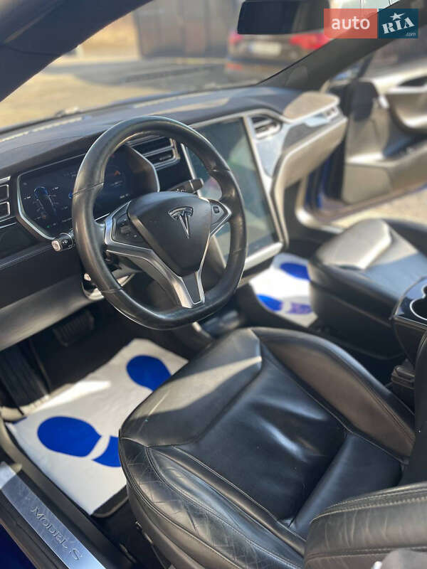 Лифтбек Tesla Model S 2015 в Ровно