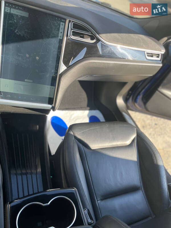 Лифтбек Tesla Model S 2015 в Ровно
