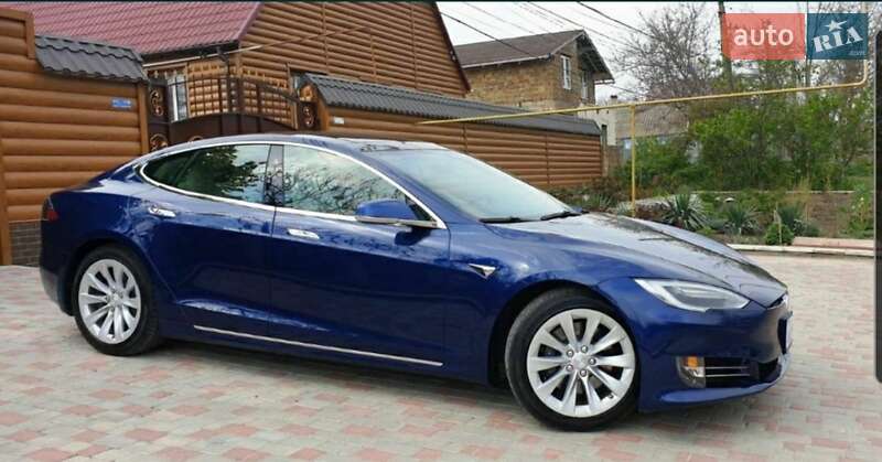 Ліфтбек Tesla Model S 2017 в Одесі