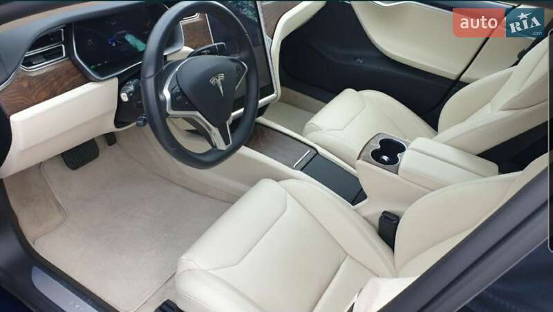 Ліфтбек Tesla Model S 2017 в Одесі