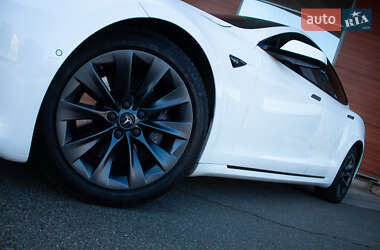 Ліфтбек Tesla Model S 2017 в 