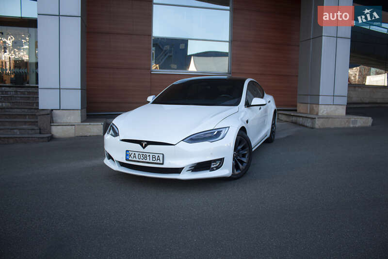 Лифтбек Tesla Model S 2017 в Киеве