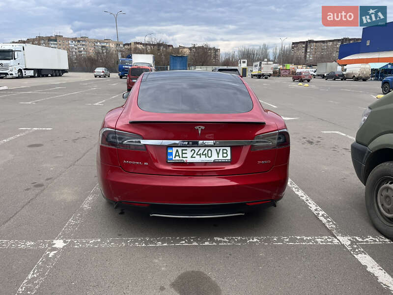 Ліфтбек Tesla Model S 2015 в Кривому Розі