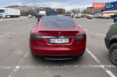 Лифтбек Tesla Model S 2015 в 