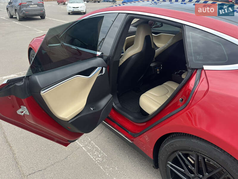 Ліфтбек Tesla Model S 2015 в Кривому Розі