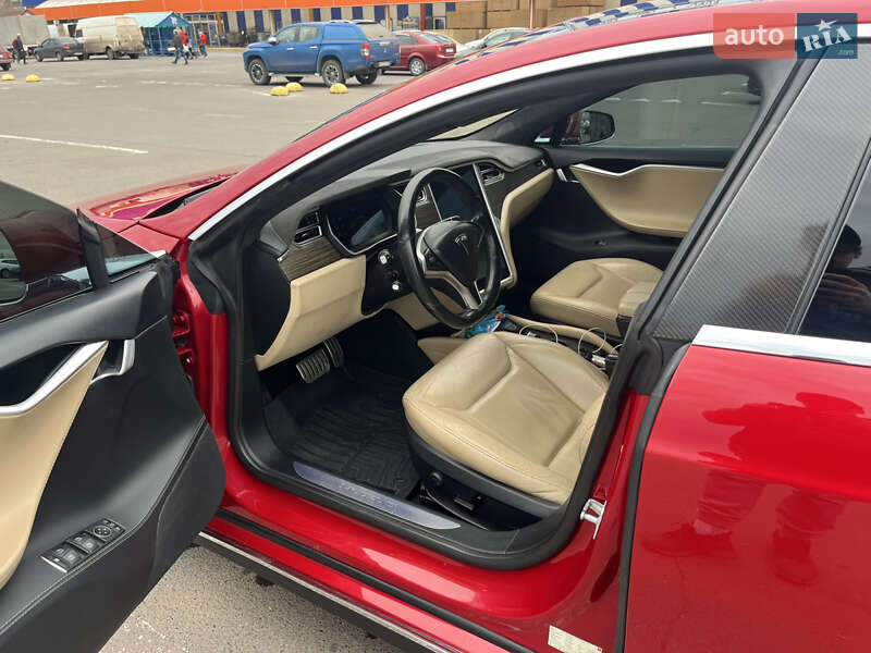 Ліфтбек Tesla Model S 2015 в Кривому Розі