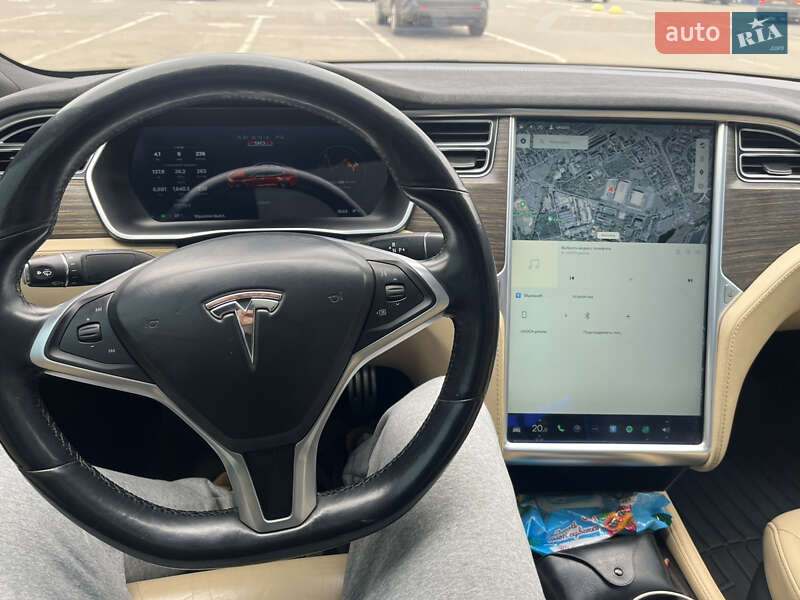 Ліфтбек Tesla Model S 2015 в Кривому Розі