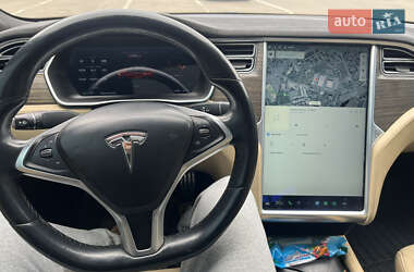 Лифтбек Tesla Model S 2015 в 
