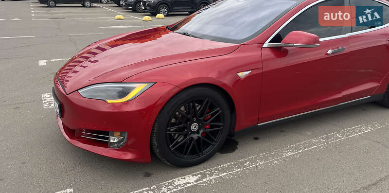 Ліфтбек Tesla Model S 2015 в Кривому Розі