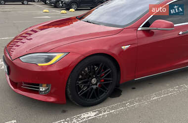 Лифтбек Tesla Model S 2015 в 