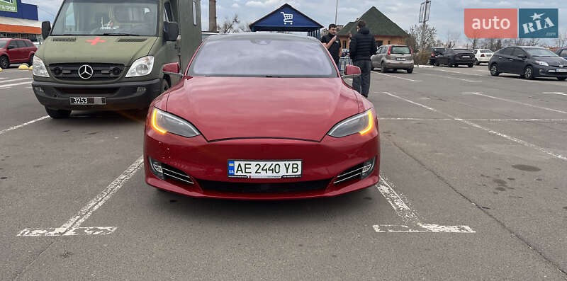 Ліфтбек Tesla Model S 2015 в Кривому Розі