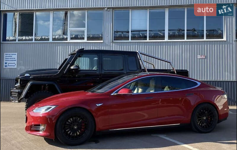 Ліфтбек Tesla Model S 2015 в Кривому Розі