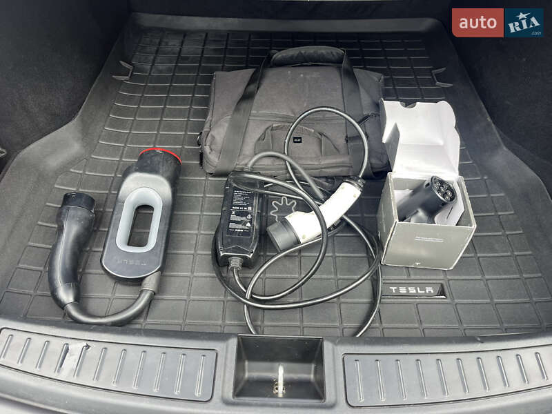 Ліфтбек Tesla Model S 2015 в Кривому Розі