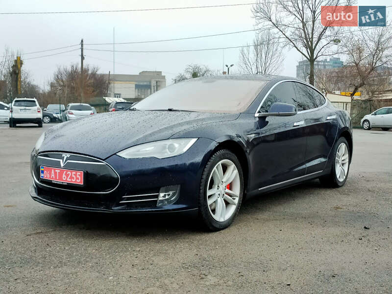 Лифтбек Tesla Model S 2014 в 