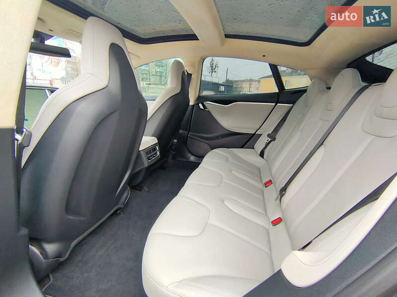 Лифтбек Tesla Model S 2014 в Звягеле