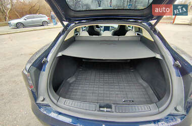Лифтбек Tesla Model S 2014 в 