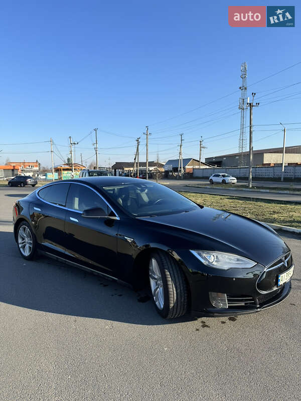 Лифтбек Tesla Model S 2015 в Киеве