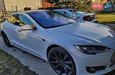 Лифтбек Tesla Model S 2015 в 