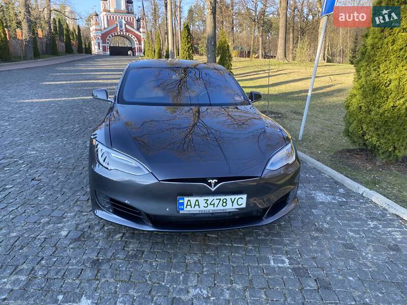 Ліфтбек Tesla Model S 2016 в Києві