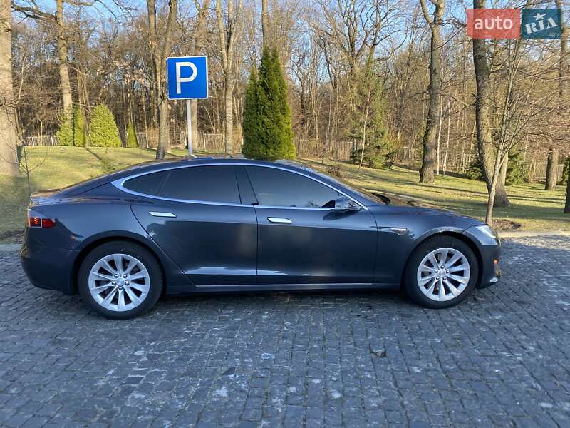 Ліфтбек Tesla Model S 2016 в Києві