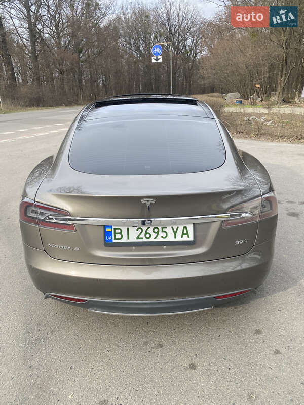Ліфтбек Tesla Model S 2016 в Полтаві