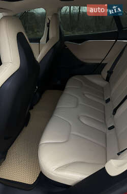 Лифтбек Tesla Model S 2013 в 