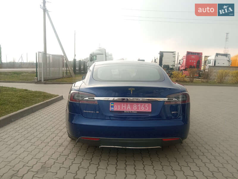 Лифтбек Tesla Model S 2015 в Радехове