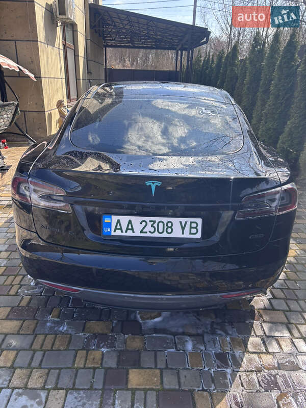 Ліфтбек Tesla Model S 2015 в Києві