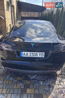 Лифтбек Tesla Model S 2015 в 