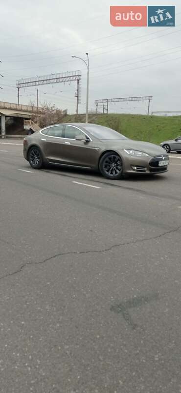 Лифтбек Tesla Model S 2016 в 