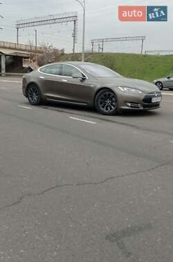 Лифтбек Tesla Model S 2016 в 