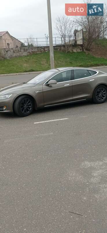 Ліфтбек Tesla Model S 2016 в Одесі фото 11 Ліфтбек Tesla Model S 2016 в Одесі