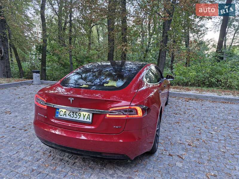 Ліфтбек Tesla Model S 2017 в Каневі