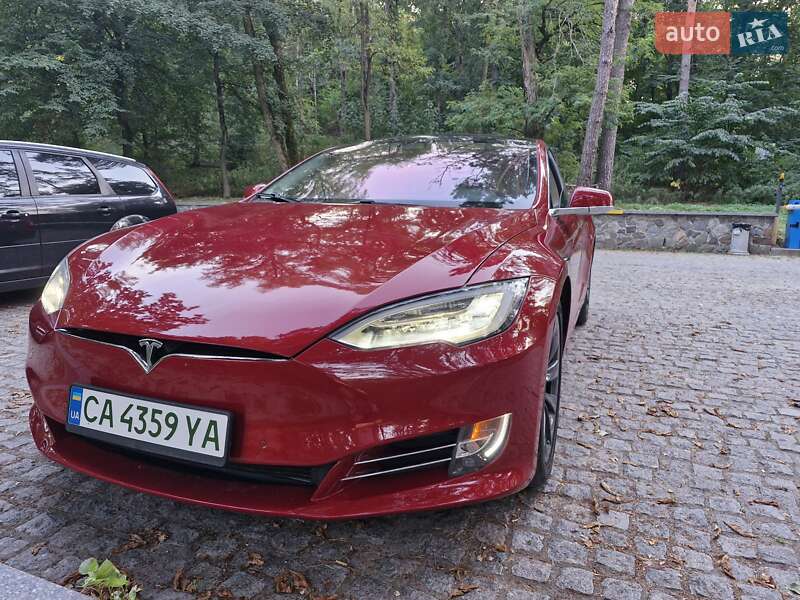 Ліфтбек Tesla Model S 2017 в Каневі