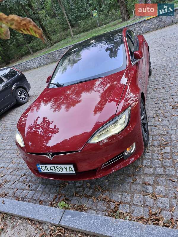 Ліфтбек Tesla Model S 2017 в Каневі