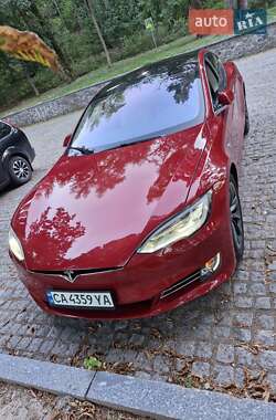 Лифтбек Tesla Model S 2017 в 