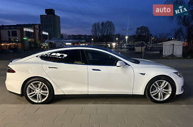 Лифтбек Tesla Model S 2015 в Львове