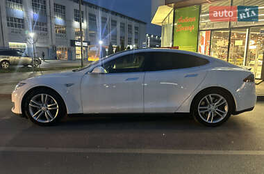 Лифтбек Tesla Model S 2015 в 