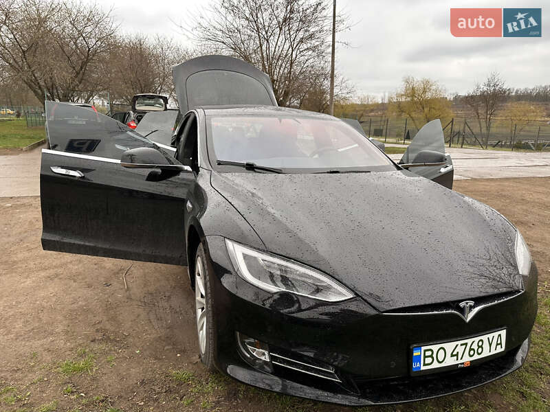 Лифтбек Tesla Model S 2016 в Тернополе