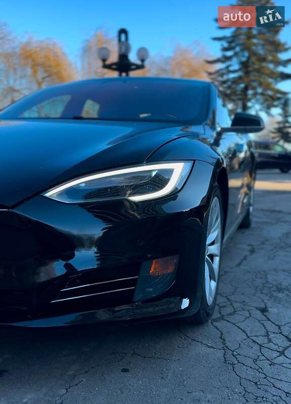 Лифтбек Tesla Model S 2017 в Тернополе