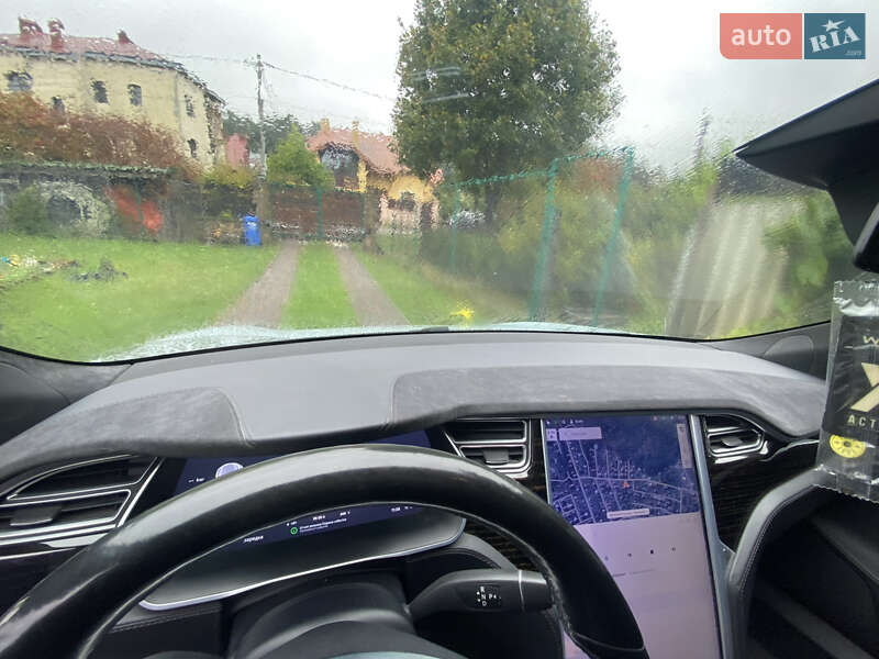 Лифтбек Tesla Model S 2016 в Львове