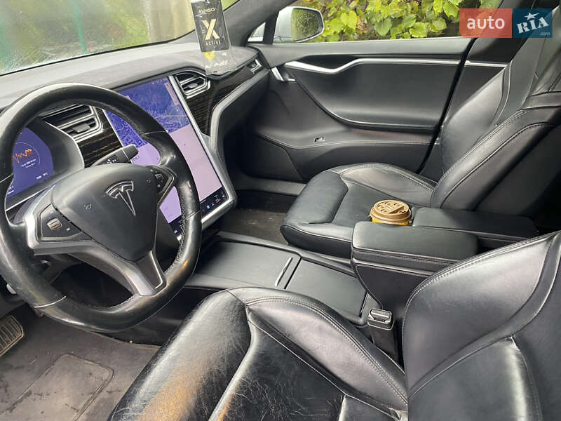 Лифтбек Tesla Model S 2016 в Львове