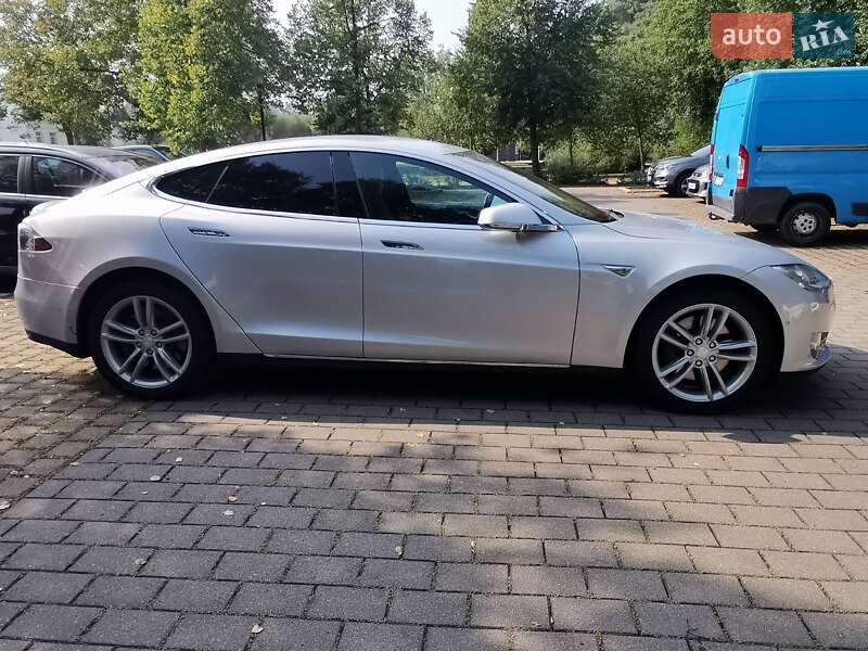 Ліфтбек Tesla Model S 2016 в Тернополі