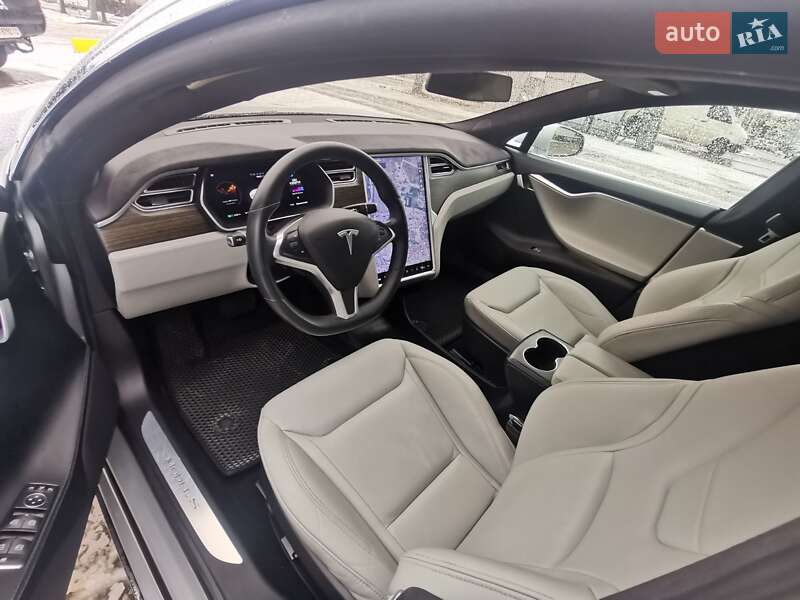 Ліфтбек Tesla Model S 2016 в Тернополі